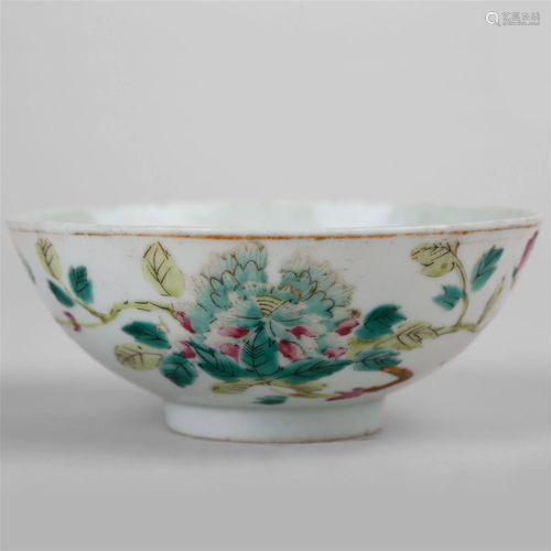 Famille rose flower pattern bowl, late Qing dynasty