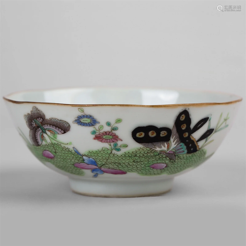 Famille rose flower pattern bowl with 'Tongzhi Nian Zhi...