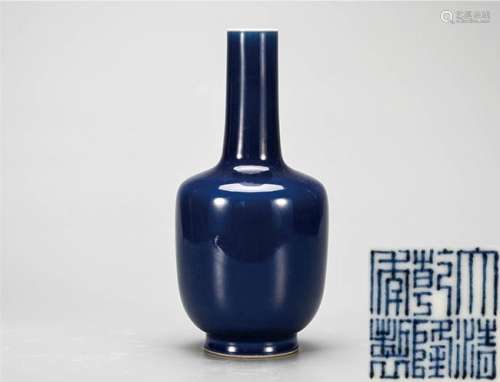 霁蓝釉瓶