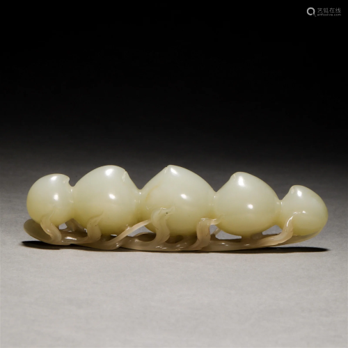 Qing Dynasty, Hetian Jade Peach Pen Holder