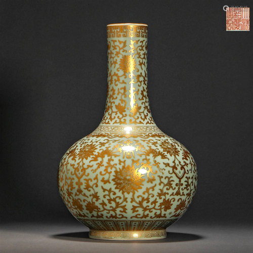 Qing Dynasty, Gold-Traced Flower Bottle