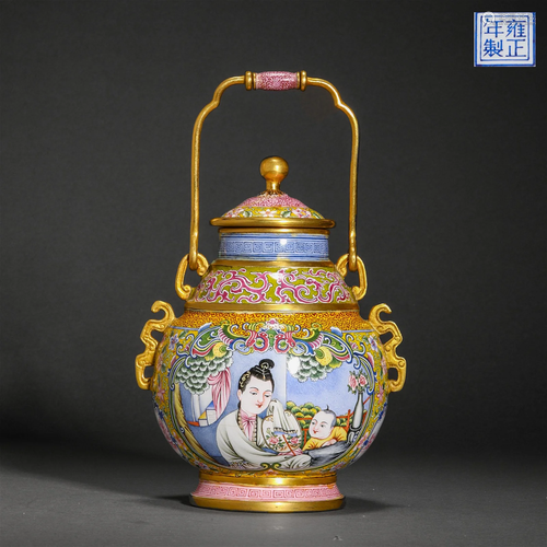 Qing Dynasty,Painted Enamel Character Lifting Beam Bottle