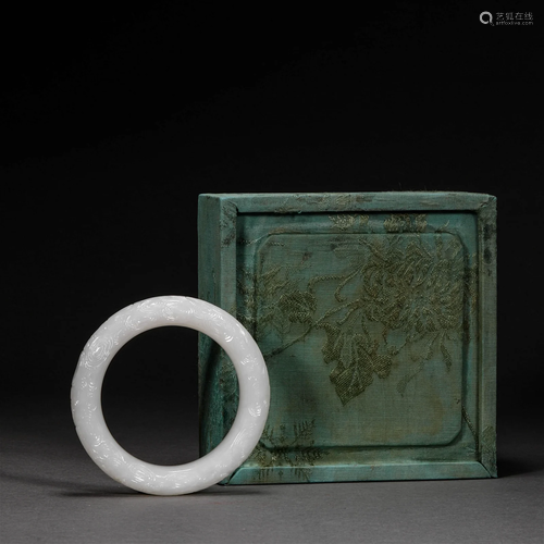 Qing Dynasty,Hetian Jade Flower Bracelet