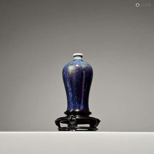 十八世纪 窑变釉小梅瓶