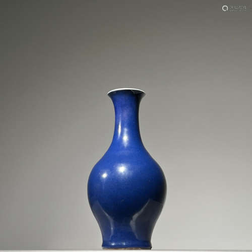 清中期 霁蓝釉橄榄瓶