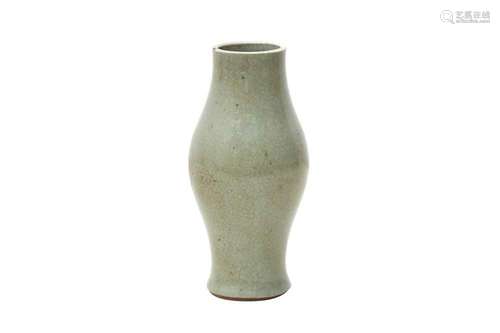 A CHINESE CELADON-GLAZED VASE. Qing Dynasty