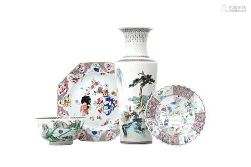 FOUR CHINESE PORCELAIN ITEMS. Qing Dynasty and later. Compri...