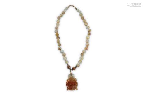 A CHINESE RUSSET JADE NECKLACE. Formed of a vase-shaped reti...