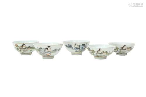 A SET OF FIVE CHINESE FAMILLE ROSE BOWLS. Republic period. E...