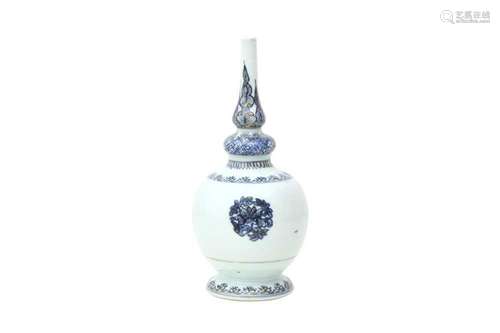 A CHINESE BLUE AND WHITE WATER SPRINKLER. Qing Dynasty