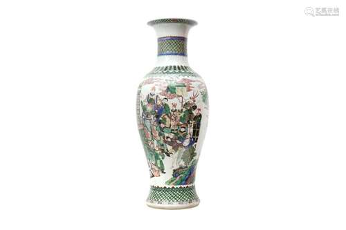 A LARGE CHINESE FAMILLE VERTE BALUSTER VASE. With a tapered ...