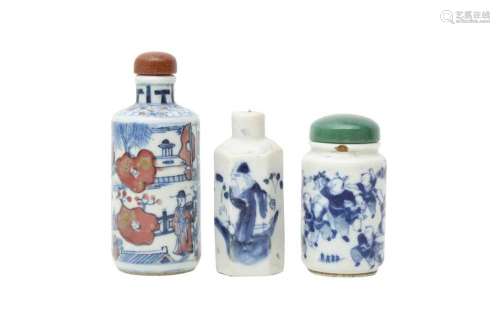 THREE CHINESE BLUE AND WHITE SNUFF BOTTLES