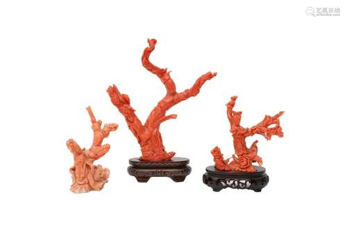 λ THREE CHINESE CORAL 'IMMORTAL MAIDENS' CARVINGS