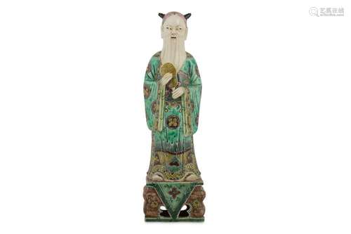 A CHINESE FAMILLE VERTE FIGURE OF A SAGE