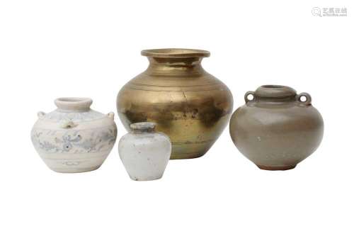FOUR CHINESE JARS