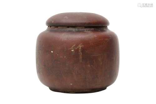 A CHINESE YIXING ZISHA TEA CADDY AND COVER