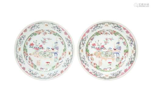A PAIR OF CHINESE FAMILLE ROSE 'INTERIORS' DISHES