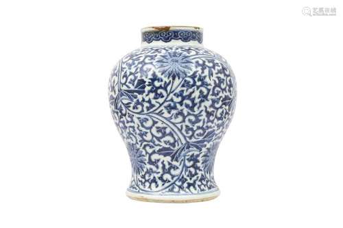 A CHINESE BLUE AND WHITE BALUSTER 'LOTUS' VASE