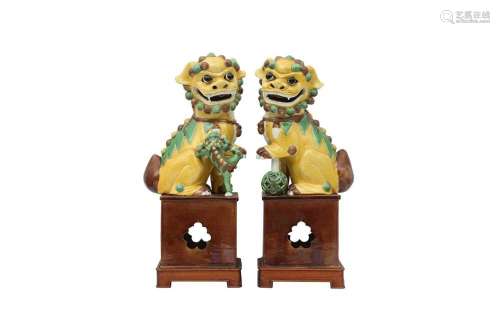 A PAIR OF CHINESE FAMILLE VERTE LION DOGS