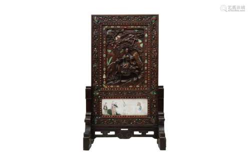 A CHINESE INLAID WOOD 'SHOULAO' TABLE SCREEN
