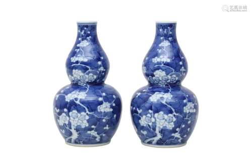 A PAIR OF CHINESE BLUE AND WHITE DOUBLE GOURD VASES