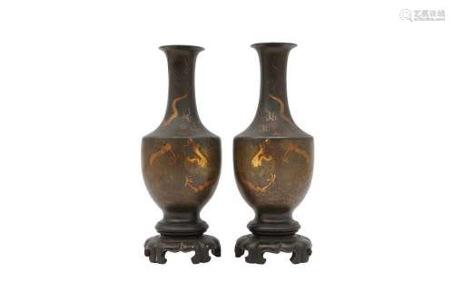 A PAIR OF CHINESE FUJIANESE 'DRAGON' VASES
