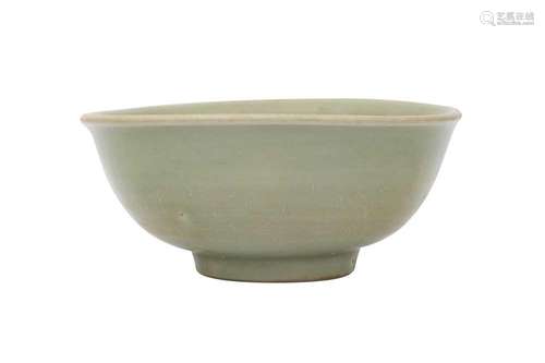 A CHINESE LONGQUAN CELADON BOWL