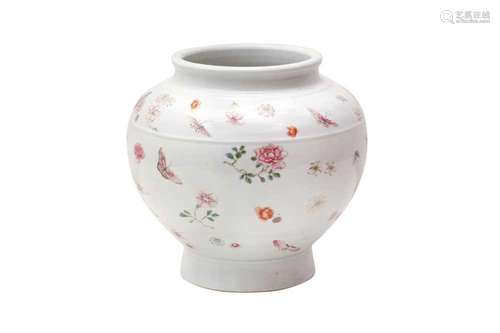 A CHINESE FAMILLE ROSE 'BLOSSOMS' LANTERN JAR