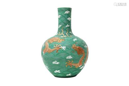 A LARGE CHINESE GREEN-GLAZED 'DRAGON' VASE, TIANQIUPING