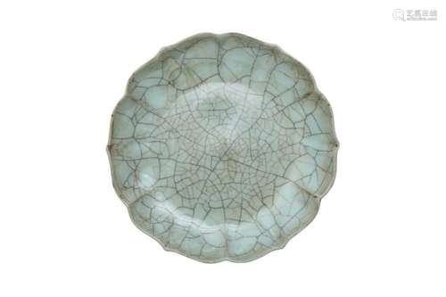 A CHINESE CRACKLE-GLAZED DISH