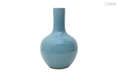 A CHINESE PALE BLUE CRACKLE-GLAZED VASE, TIANQIUPING