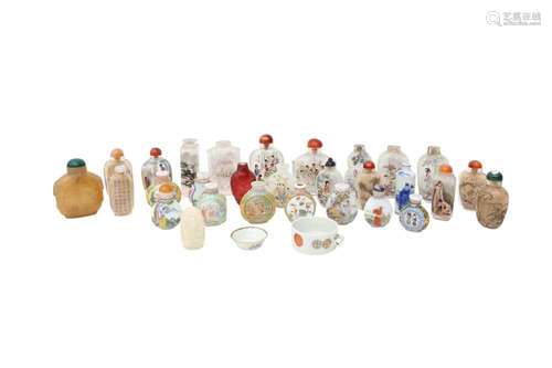 A SMALL COLLECTION OF CHINESE SNUFF BOTTLES