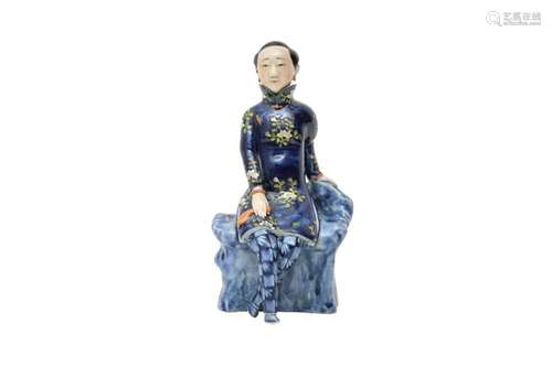 A CHINESE FAMILLE ROSE FIGURE OF A LADY