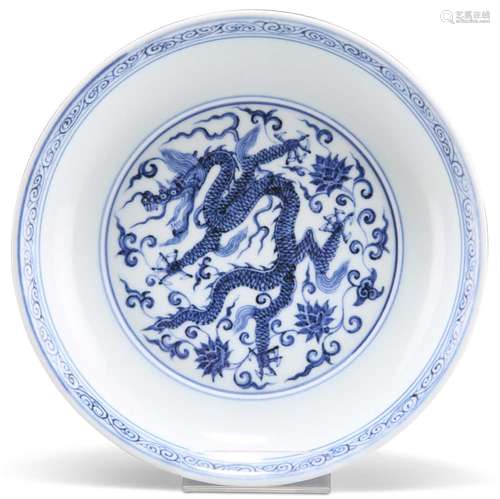 A CHINESE BLUE AND WHITE `DRAGON` DISH