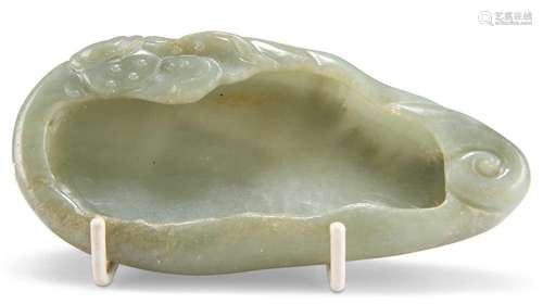 A CARVED JADE LOTUS BRUSH WASHER