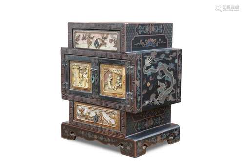 A LACQUER TABLE CABINET, EARLY 20TH CENTURY