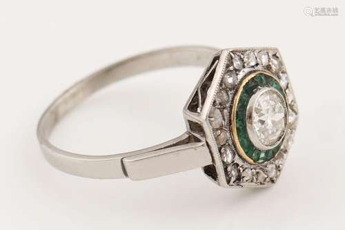 Art Deco Ring mit Smaragd