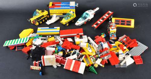 LEGO BRICKS - COLLECTION OF VINTAGE LEGO BRICKS & MINIFI...