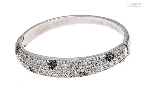 brilliant-cut diamond bangle W