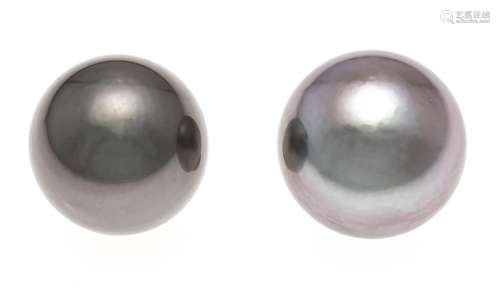 2 silver-grey Tahitian pearls