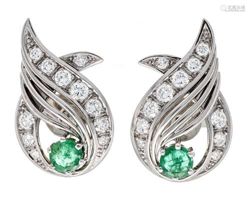 Emerald-brilliant ear studs WG