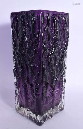 A WHITEFRIARS PURPLE BARK EFFECT GLASS VASE. 22 cm high.