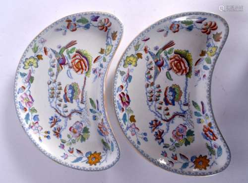 A PAIR OF ANTIQUE MASONS CRESCENT SHAPED DISHES. 22 cm x 15 ...