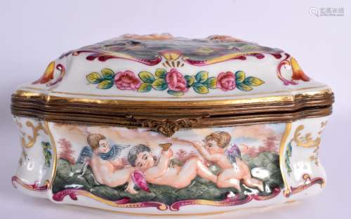 AN ITALIAN CAPO DI MONTE NAPLES PORCELAIN BOX. 19 cm x 14 cm...