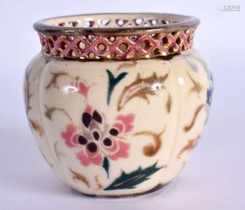 A SMALL HUNGARIAN ZSOLAY PECS PORCELAIN VASE. 5.5 cm wide.