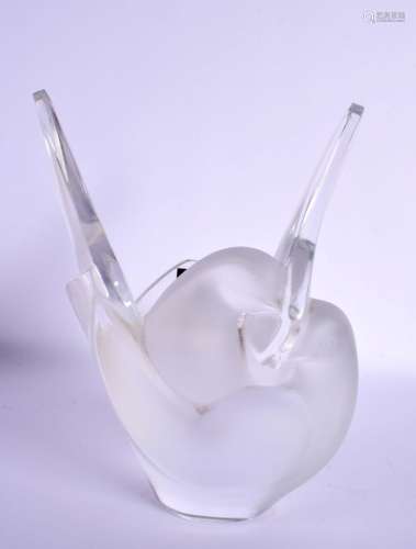 A LARGE LALIQUE GLASS DOVES VASE. 22 cm x 16 cm.