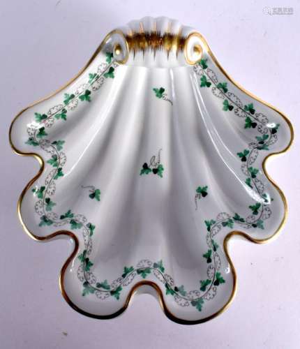 A LARGE HEREND PORCELAIN SHELL DISH. 24 cm x 18 cm.