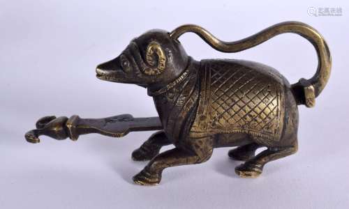AN UNUSUAL 18TH/19TH CENTURY MIDDLE EASTERN INDIAN BRONZE LO...