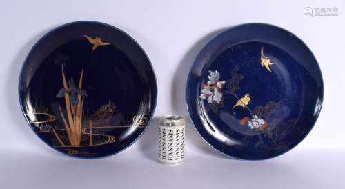 A LARGE PAIR OF 19TH CENTURY JAPANESE MEIJI PERIOD DEEP BLUE...