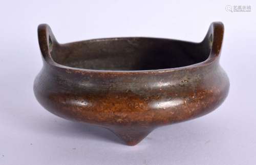 A CHINESE TWIN HANDLED BRONZE CENSER 20th Century. 7 cm wide...